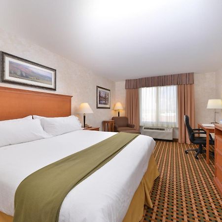 Holiday Inn Express Rawlins By Ihg Exterior photo