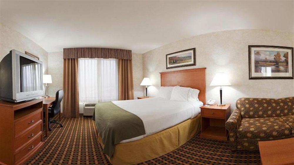 Holiday Inn Express Rawlins By Ihg Exterior photo