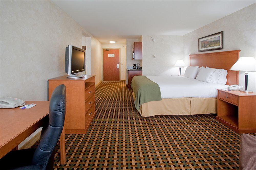 Holiday Inn Express Rawlins By Ihg Exterior photo