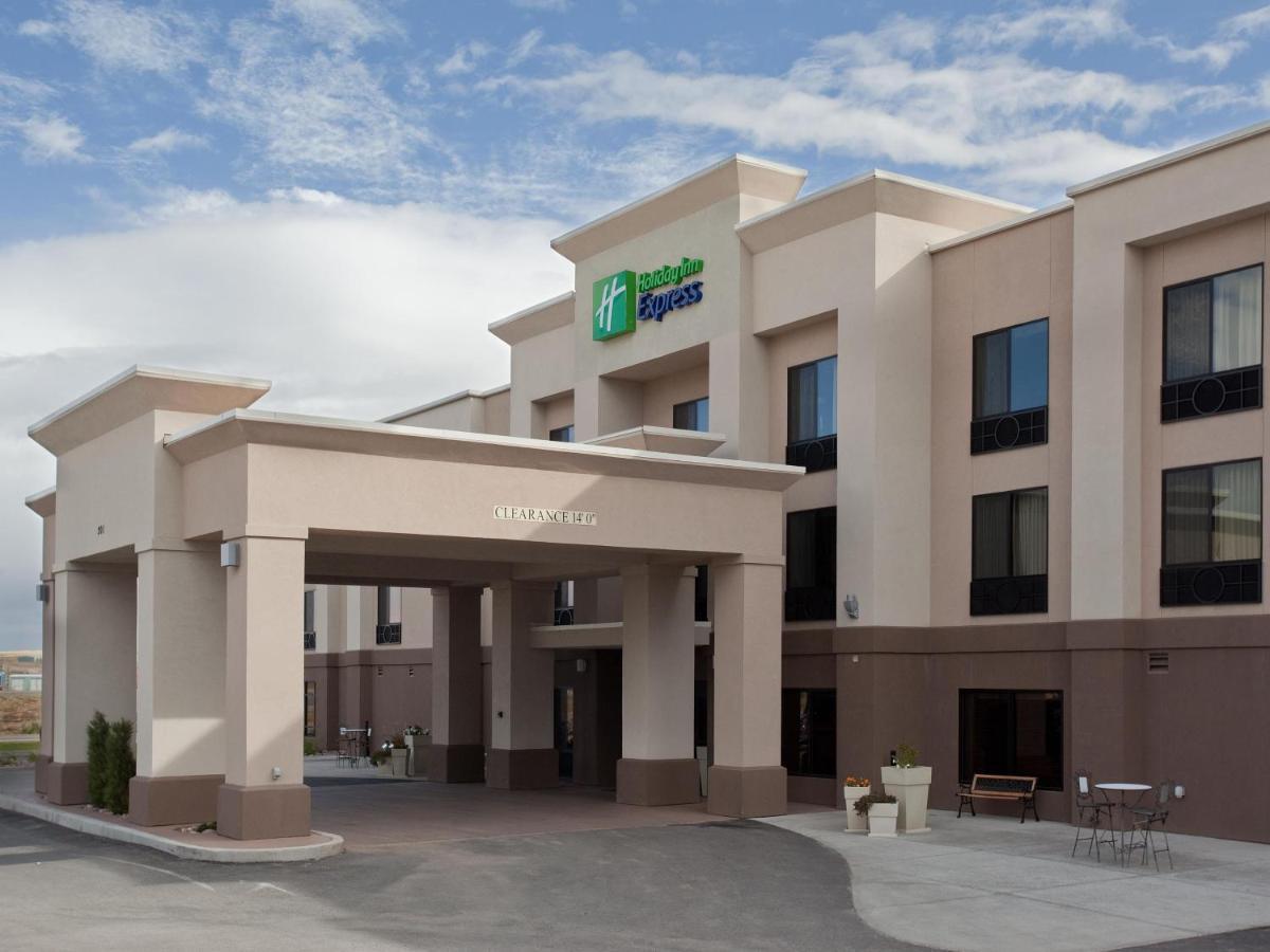 Holiday Inn Express Rawlins By Ihg Exterior photo