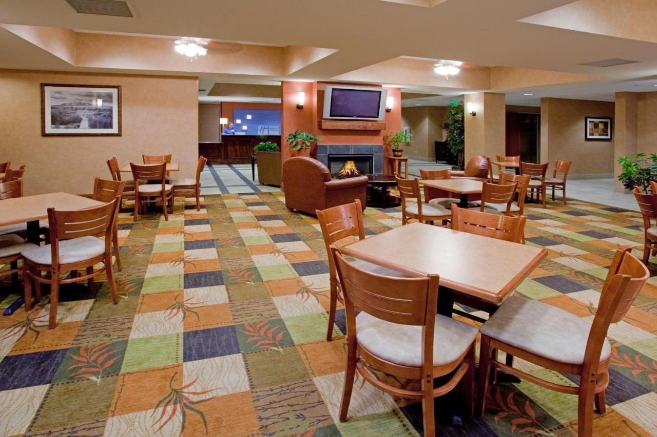 Holiday Inn Express Rawlins By Ihg Exterior photo